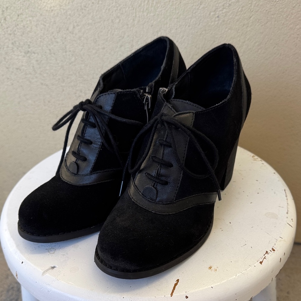 Reba Black suede Lace-Up heeled shoe